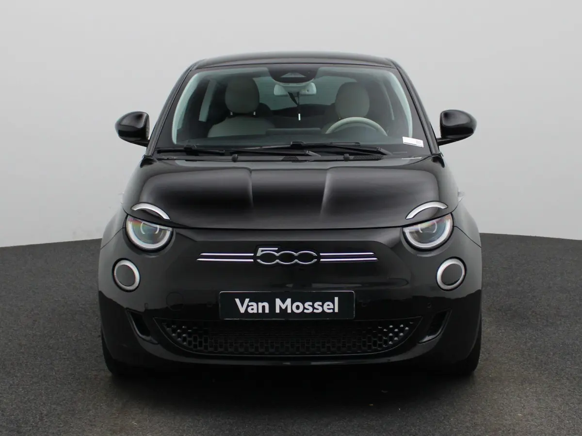 42 kWh La Prima by Bocelli | SOH 96,5% | ACHTERUITRIJCAMERA | STOELVERWARMING | APPLE CARPLAY - ANDROID AUTO | LEDEREN BEKLEDING |