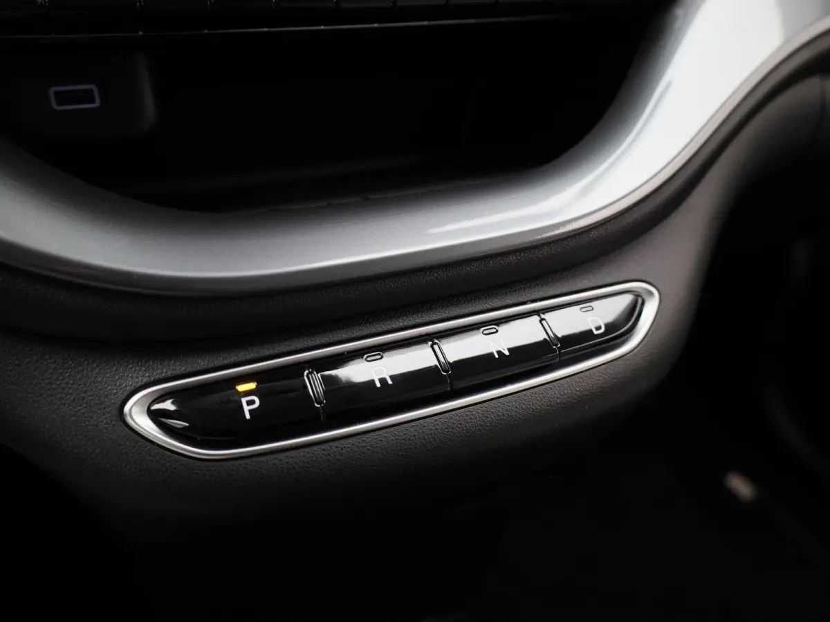 42 kWh La Prima by Bocelli | SOH 96,5% | ACHTERUITRIJCAMERA | STOELVERWARMING | APPLE CARPLAY - ANDROID AUTO | LEDEREN BEKLEDING |