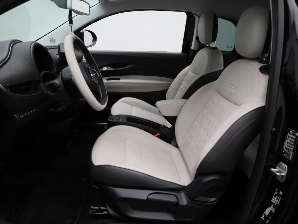 42 kWh La Prima by Bocelli | SOH 96,5% | ACHTERUITRIJCAMERA | STOELVERWARMING | APPLE CARPLAY - ANDROID AUTO | LEDEREN BEKLEDING |