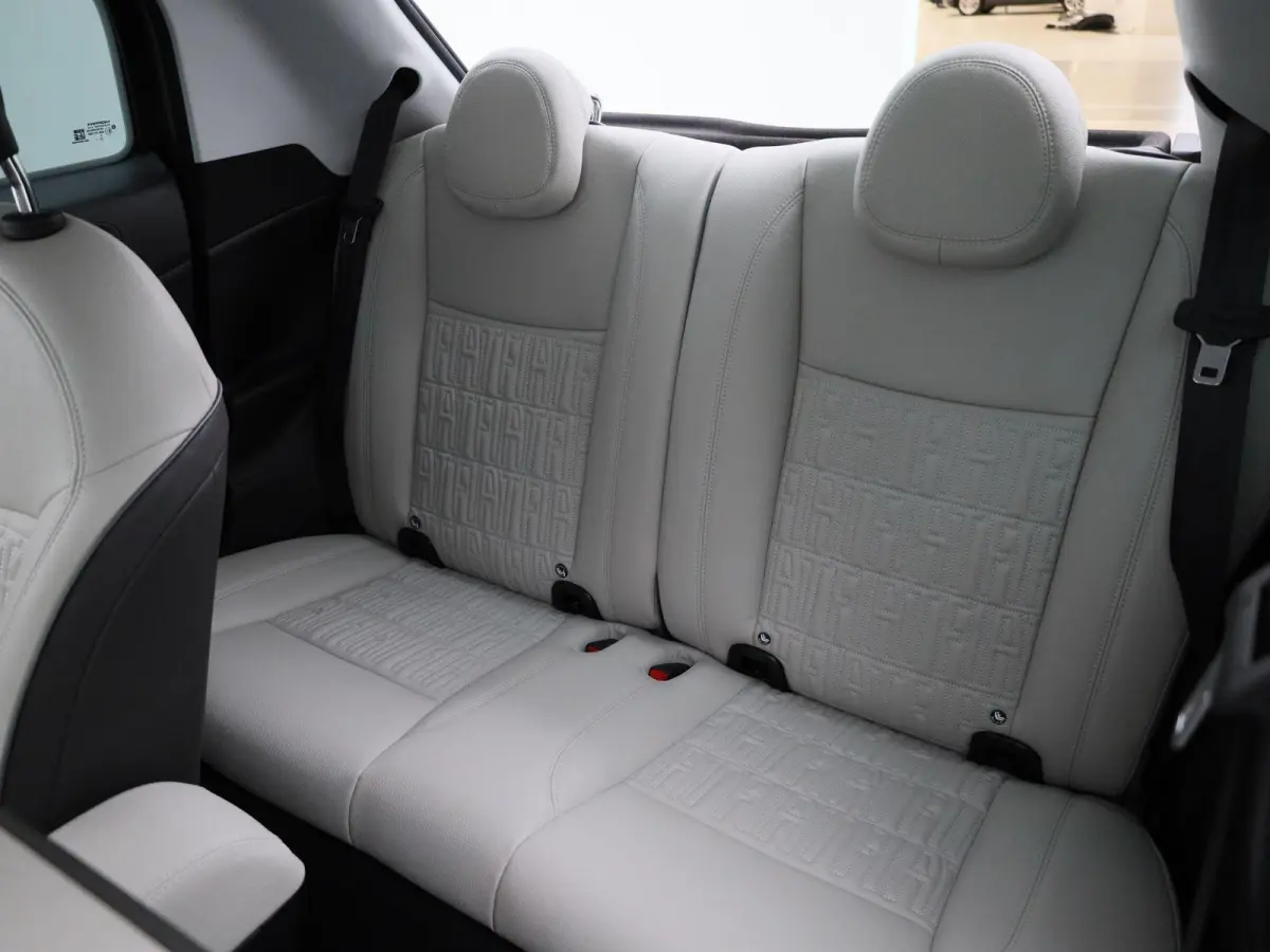 42 kWh La Prima by Bocelli | SOH 96,5% | ACHTERUITRIJCAMERA | STOELVERWARMING | APPLE CARPLAY - ANDROID AUTO | LEDEREN BEKLEDING |