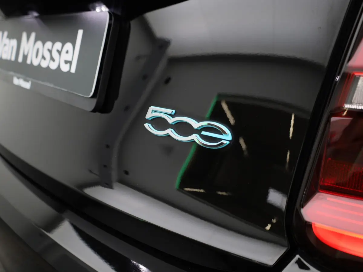 42 kWh La Prima by Bocelli | SOH 96,5% | ACHTERUITRIJCAMERA | STOELVERWARMING | APPLE CARPLAY - ANDROID AUTO | LEDEREN BEKLEDING |