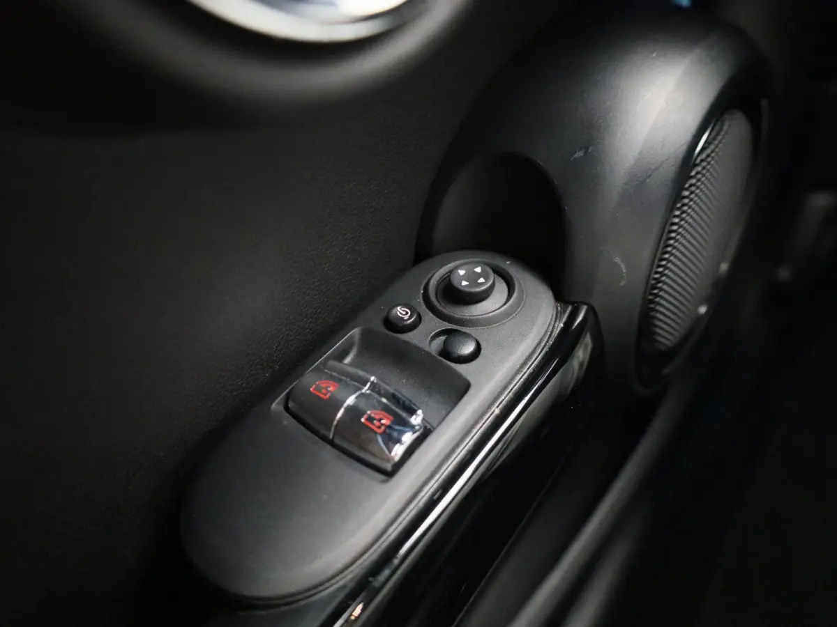 Cooper E | NAVIGATIE | STOELVERWARMING | CLIMATE CONTROL | CRUISE CONTROL | PARKEERSENSOREN ACHTER |