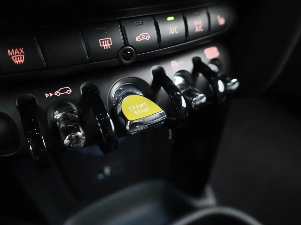Cooper E | NAVIGATIE | STOELVERWARMING | CLIMATE CONTROL | CRUISE CONTROL | PARKEERSENSOREN ACHTER |