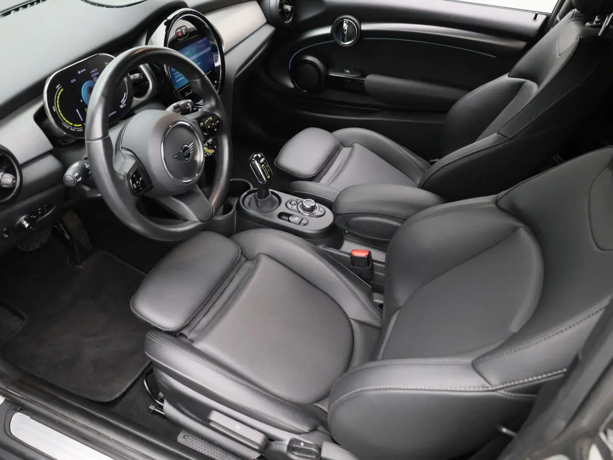Cooper E | NAVIGATIE | STOELVERWARMING | CLIMATE CONTROL | CRUISE CONTROL | PARKEERSENSOREN ACHTER |