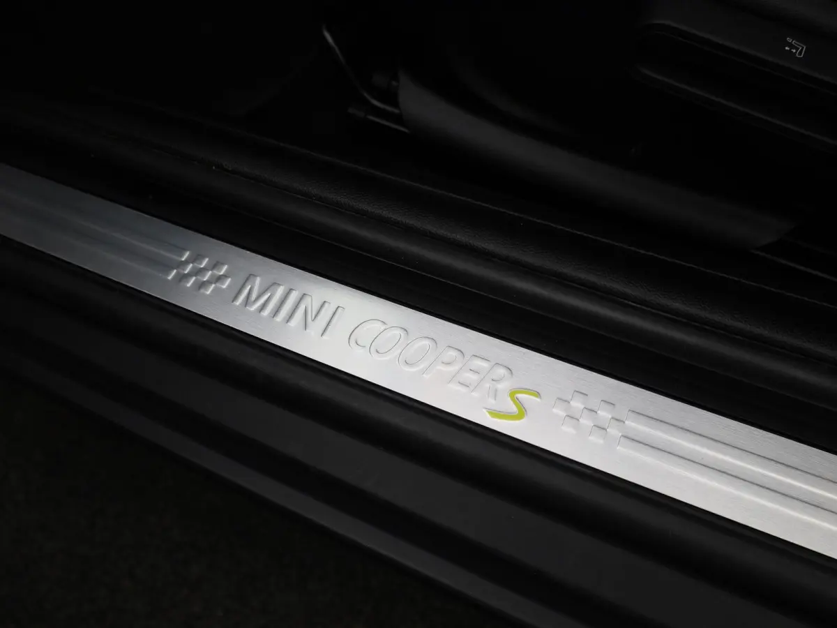 Cooper E | NAVIGATIE | STOELVERWARMING | CLIMATE CONTROL | CRUISE CONTROL | PARKEERSENSOREN ACHTER |