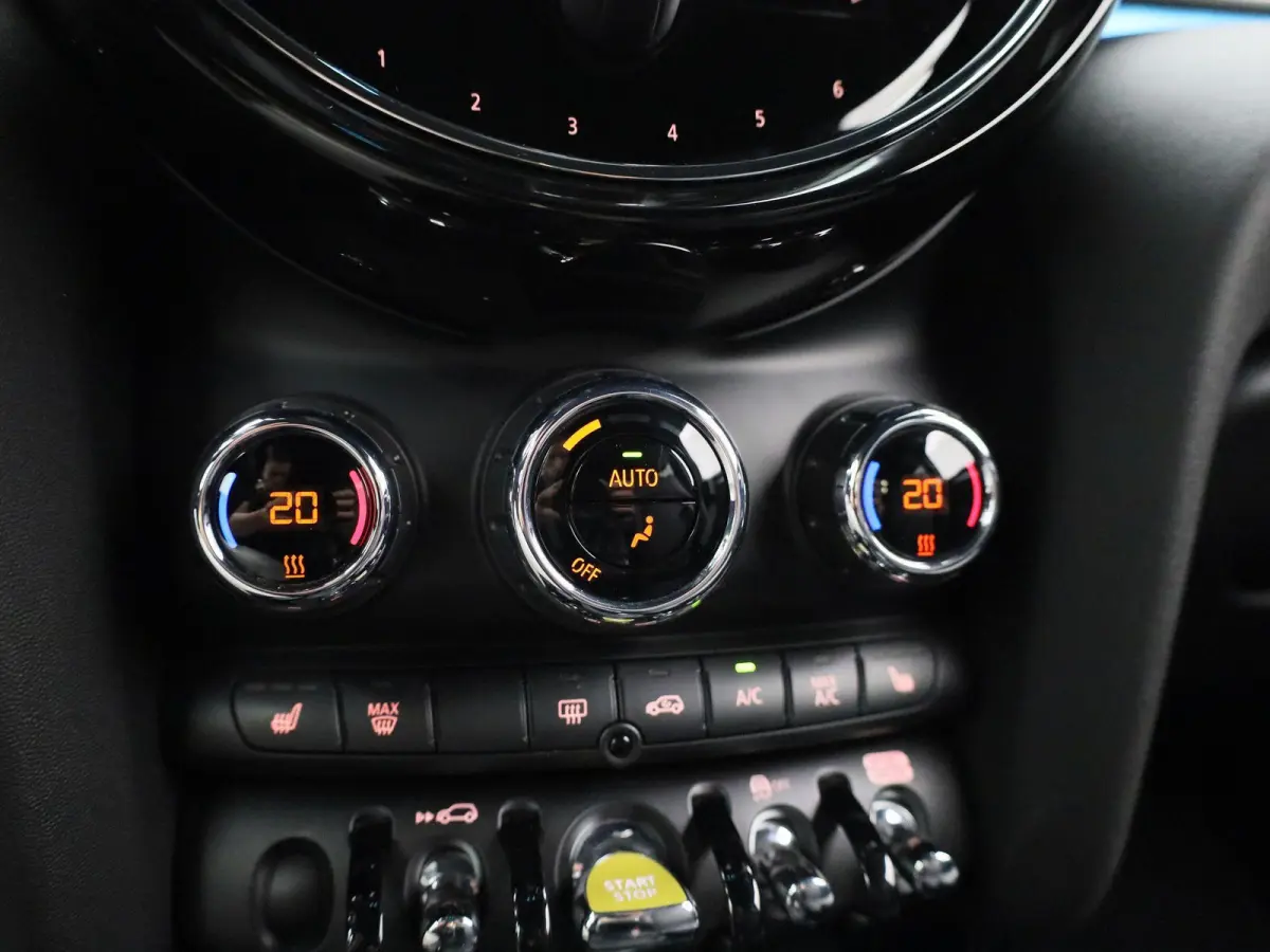 Cooper E | NAVIGATIE | STOELVERWARMING | CLIMATE CONTROL | CRUISE CONTROL | PARKEERSENSOREN ACHTER |