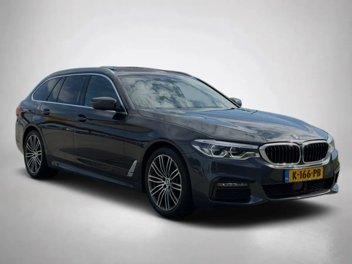 530i xDrive High Executive M-PAKKET (Deale OndH, Panorama, Trekhaak, Stoel/Stuur Verw, Carplay, Addapt Cruise)