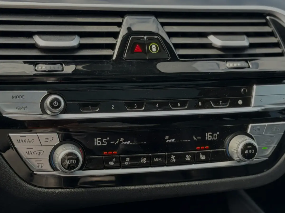 530i xDrive High Executive M-PAKKET (Deale OndH, Panorama, Trekhaak, Stoel/Stuur Verw, Carplay, Addapt Cruise)