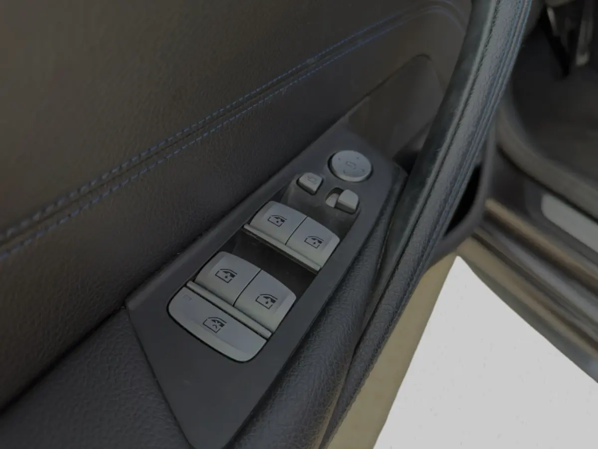 530i xDrive High Executive M-PAKKET (Deale OndH, Panorama, Trekhaak, Stoel/Stuur Verw, Carplay, Addapt Cruise)