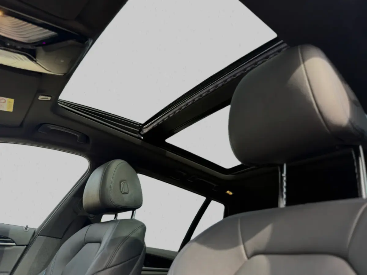 530i xDrive High Executive M-PAKKET (Deale OndH, Panorama, Trekhaak, Stoel/Stuur Verw, Carplay, Addapt Cruise)