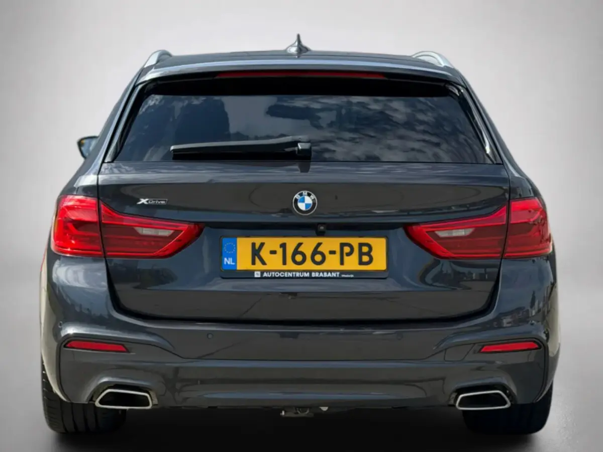 530i xDrive High Executive M-PAKKET (Deale OndH, Panorama, Trekhaak, Stoel/Stuur Verw, Carplay, Addapt Cruise)