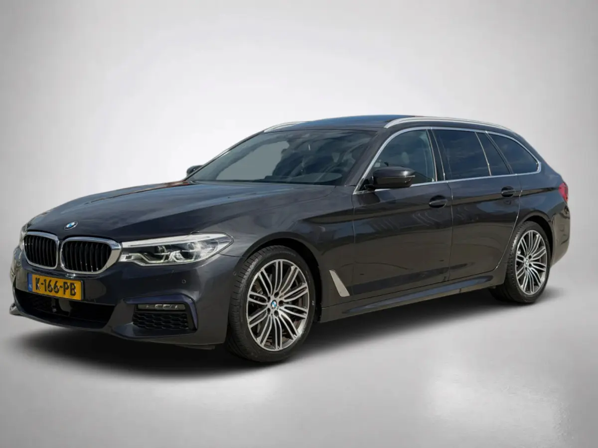 530i xDrive High Executive M-PAKKET (Deale OndH, Panorama, Trekhaak, Stoel/Stuur Verw, Carplay, Addapt Cruise)