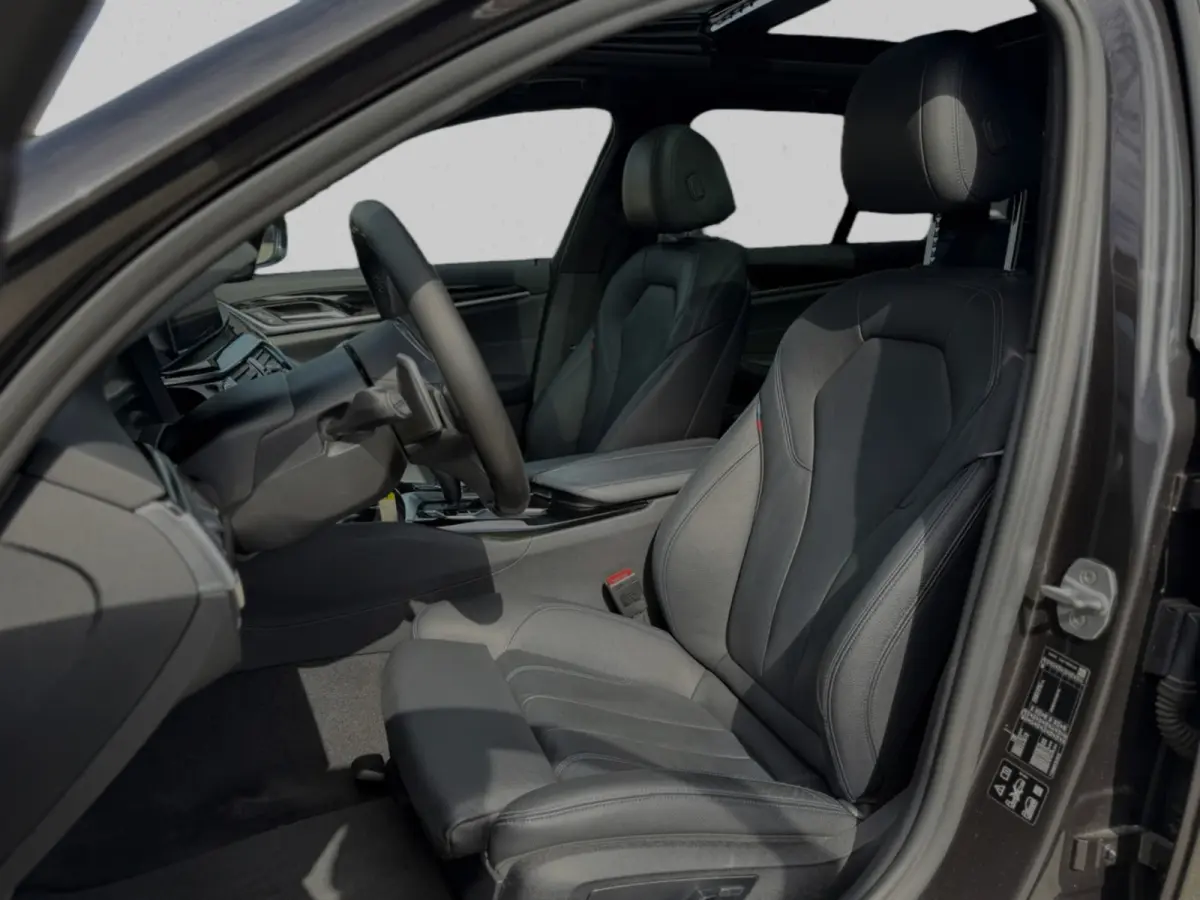 530i xDrive High Executive M-PAKKET (Deale OndH, Panorama, Trekhaak, Stoel/Stuur Verw, Carplay, Addapt Cruise)