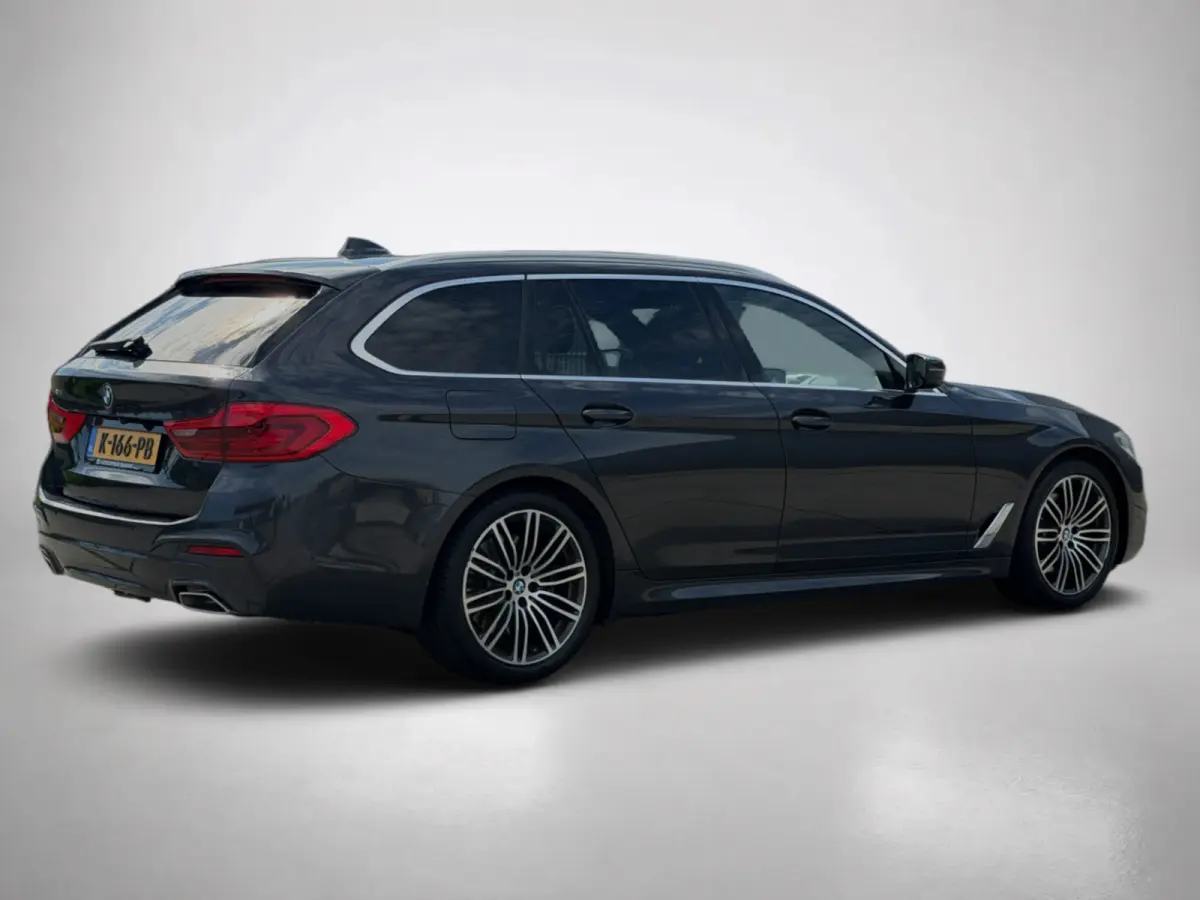 530i xDrive High Executive M-PAKKET (Deale OndH, Panorama, Trekhaak, Stoel/Stuur Verw, Carplay, Addapt Cruise)
