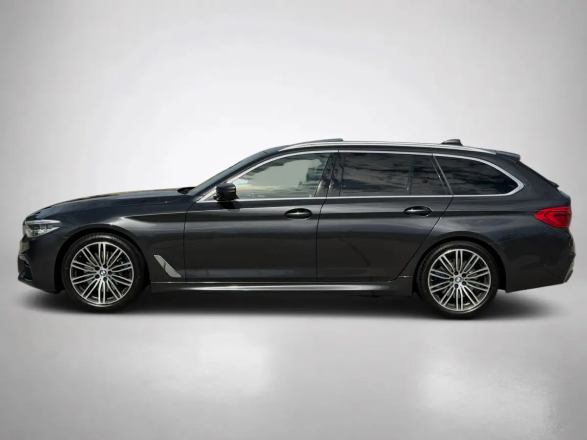 530i xDrive High Executive M-PAKKET (Deale OndH, Panorama, Trekhaak, Stoel/Stuur Verw, Carplay, Addapt Cruise)