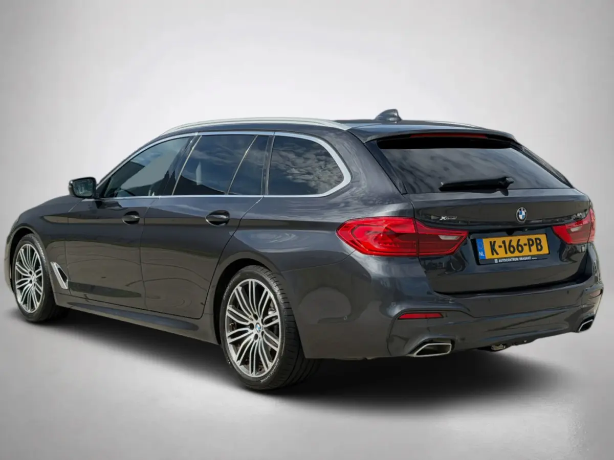 530i xDrive High Executive M-PAKKET (Deale OndH, Panorama, Trekhaak, Stoel/Stuur Verw, Carplay, Addapt Cruise)