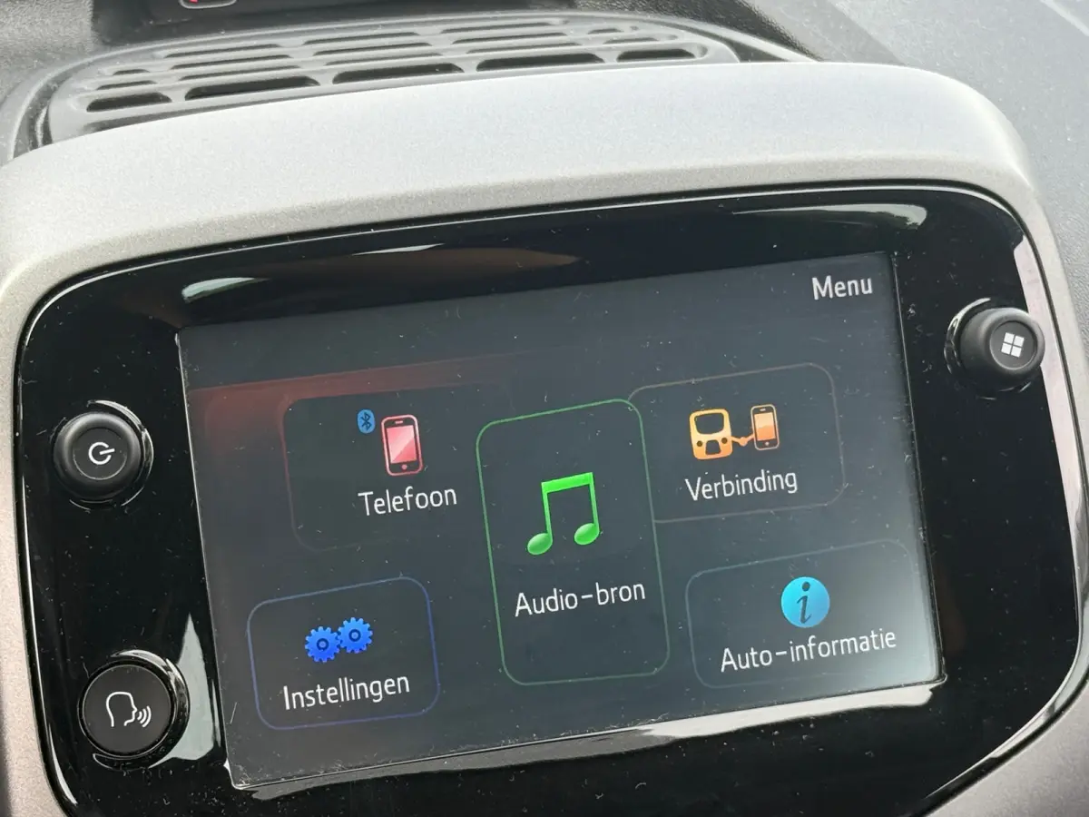 1.0 VVT-i x-play Navi|Camera|Carplay