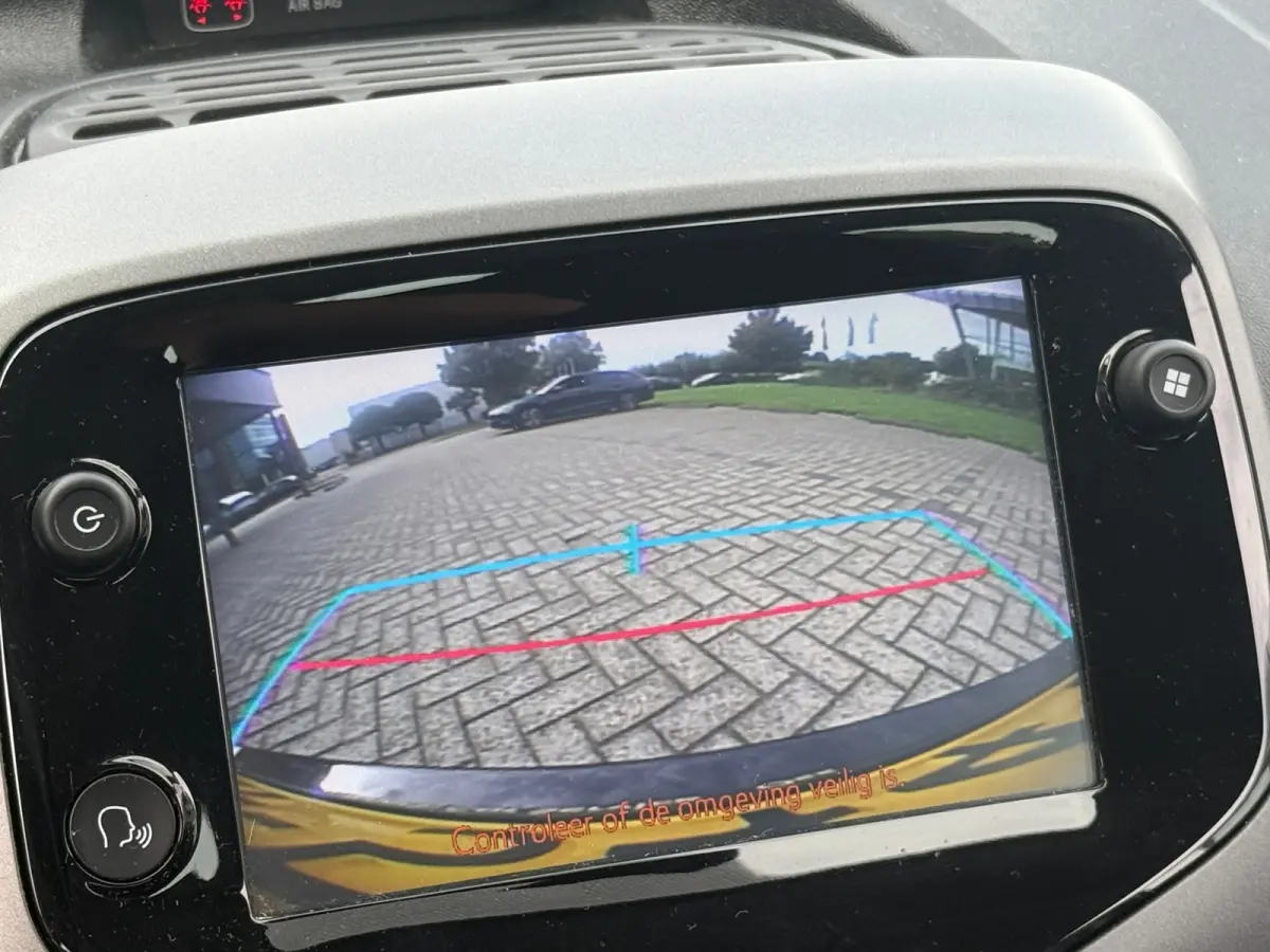 1.0 VVT-i x-play Navi|Camera|Carplay