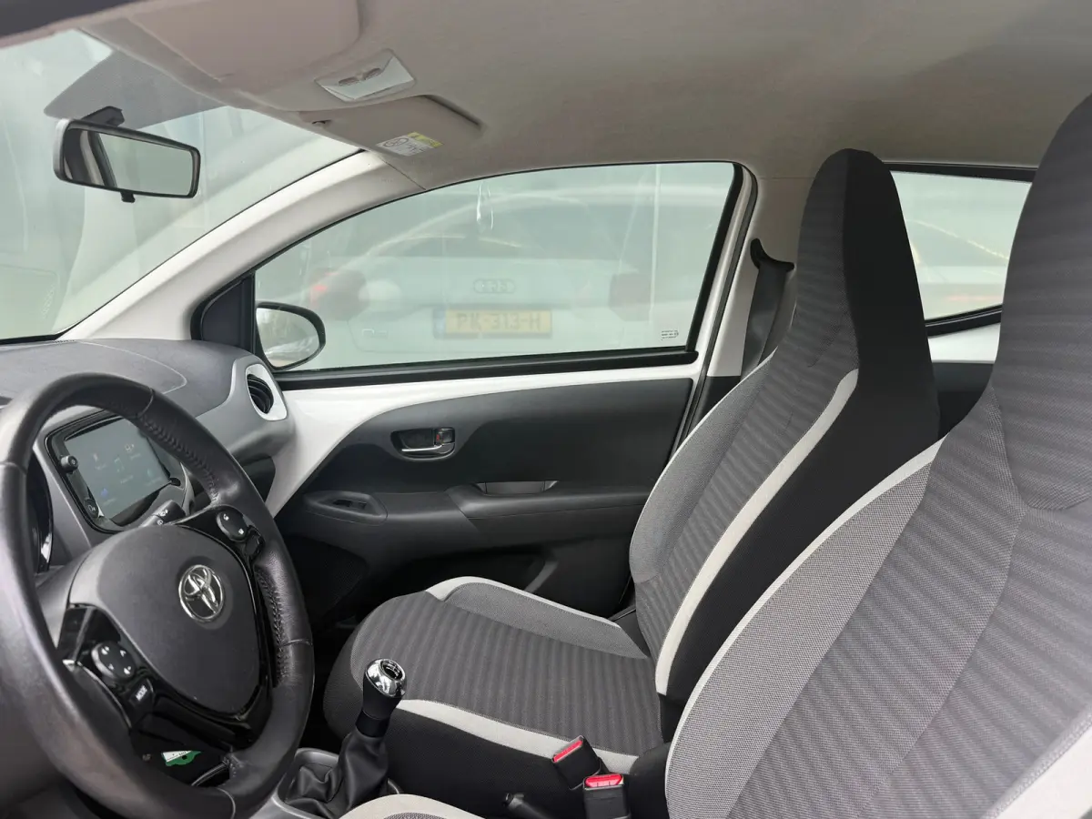 1.0 VVT-i x-play Navi|Camera|Carplay