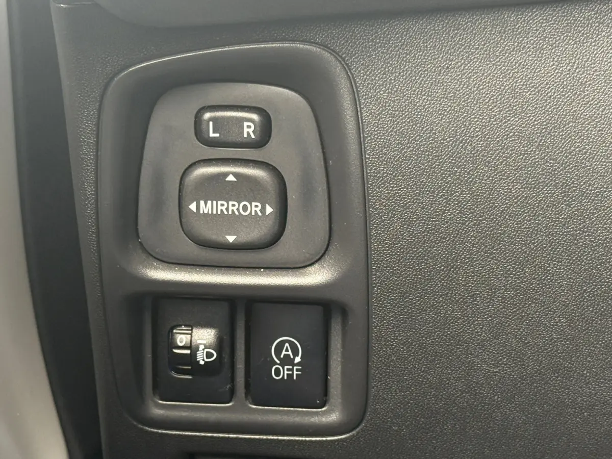 1.0 VVT-i x-play Navi|Camera|Carplay