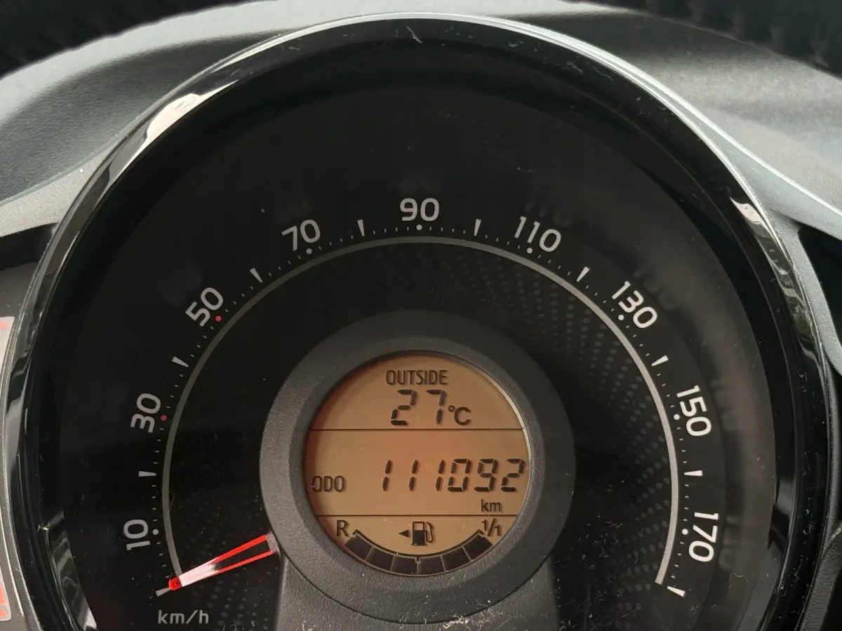 1.0 VVT-i x-play Navi|Camera|Carplay