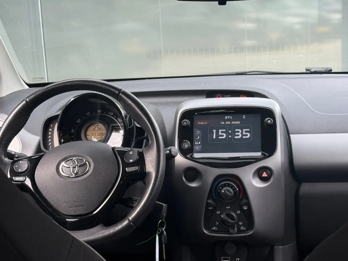1.0 VVT-i x-play Navi|Camera|Carplay
