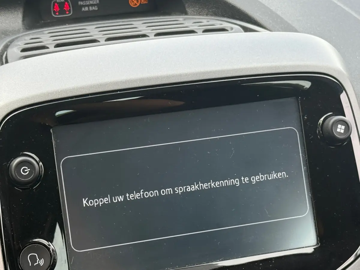 1.0 VVT-i x-play Navi|Camera|Carplay