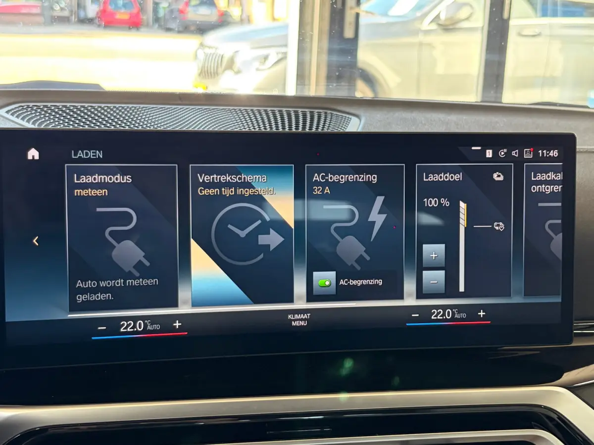 EDrive40 High Executive 84 kWh, NL-auto, SOH 96.6%, Lederen bekleding, Laser Lights,M-Stuur