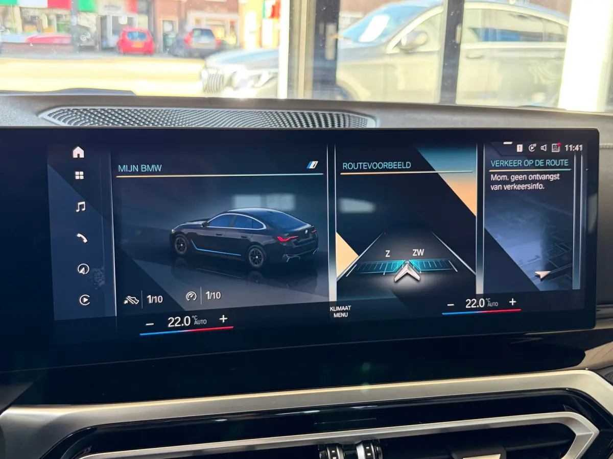 EDrive40 High Executive 84 kWh, NL-auto, SOH 96.6%, Lederen bekleding, Laser Lights,M-Stuur