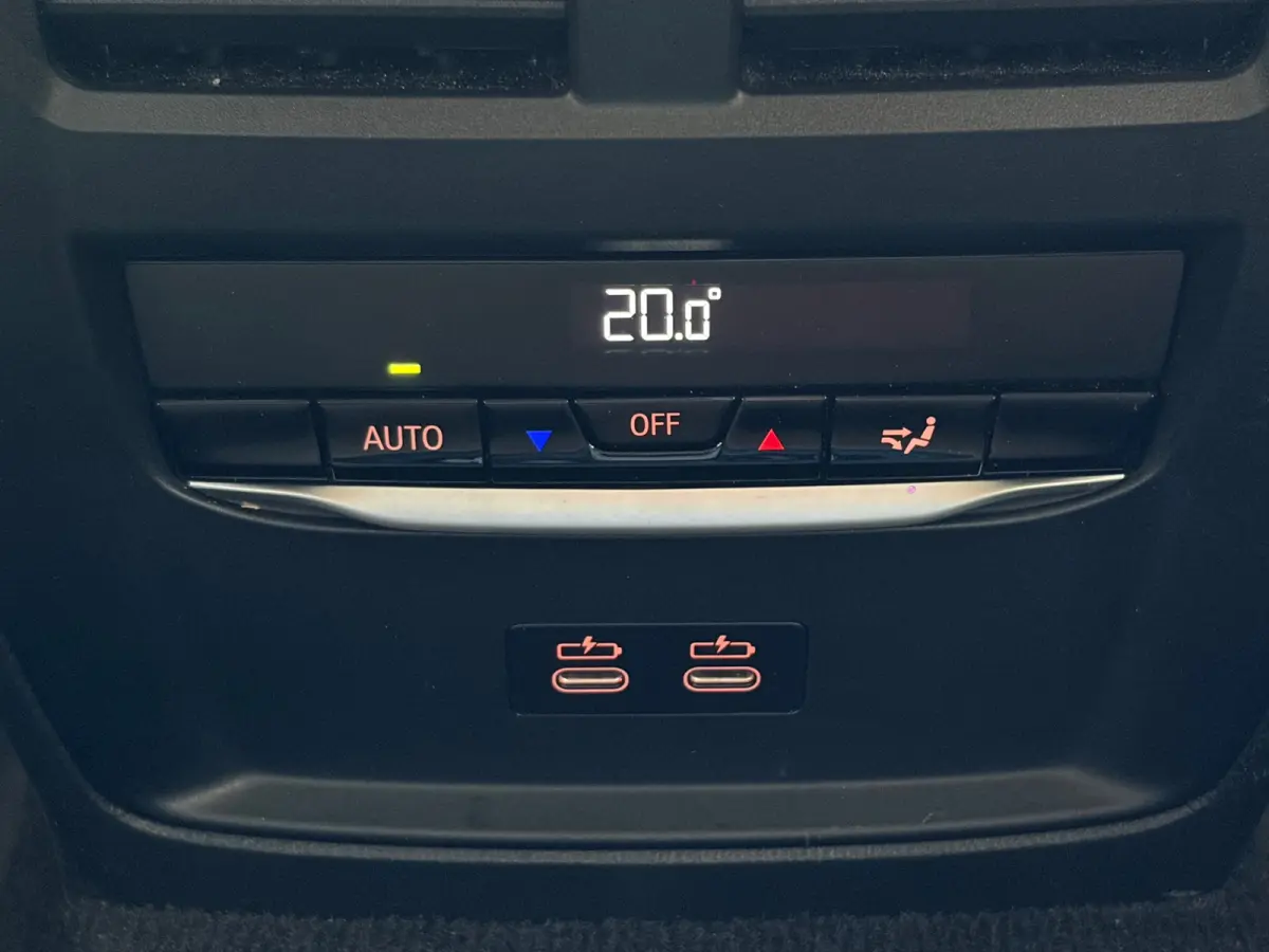 EDrive40 High Executive 84 kWh, NL-auto, SOH 96.6%, Lederen bekleding, Laser Lights,M-Stuur