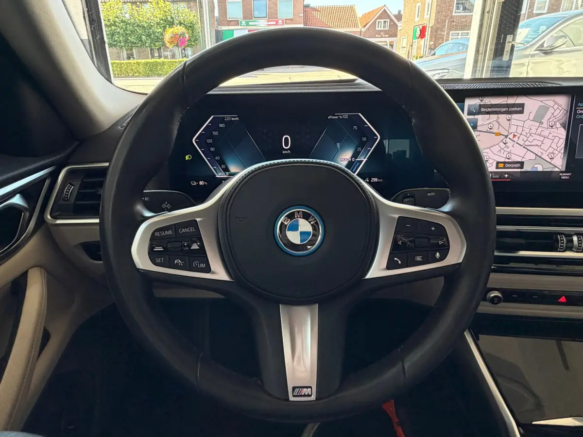 EDrive40 High Executive 84 kWh, NL-auto, SOH 96.6%, Lederen bekleding, Laser Lights,M-Stuur