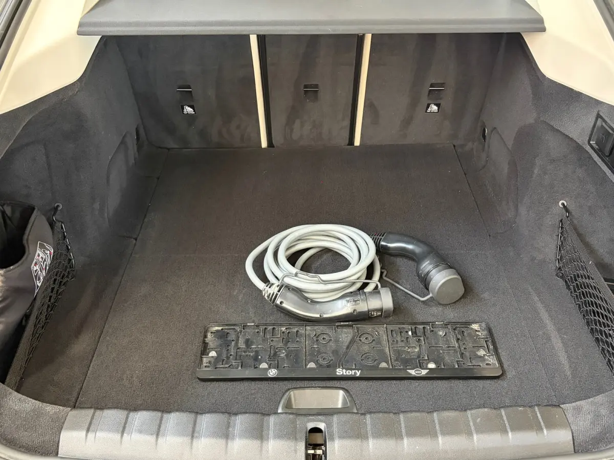 EDrive40 High Executive 84 kWh, NL-auto, SOH 96.6%, Lederen bekleding, Laser Lights,M-Stuur