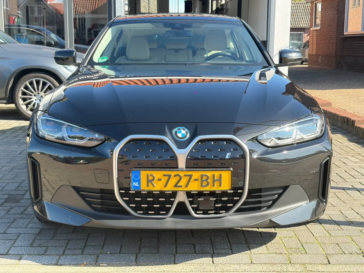 EDrive40 High Executive 84 kWh, NL-auto, SOH 96.6%, Lederen bekleding, Laser Lights,M-Stuur