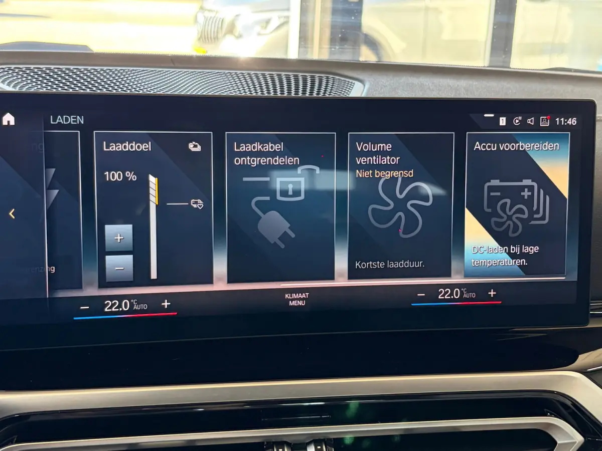 EDrive40 High Executive 84 kWh, NL-auto, SOH 96.6%, Lederen bekleding, Laser Lights,M-Stuur