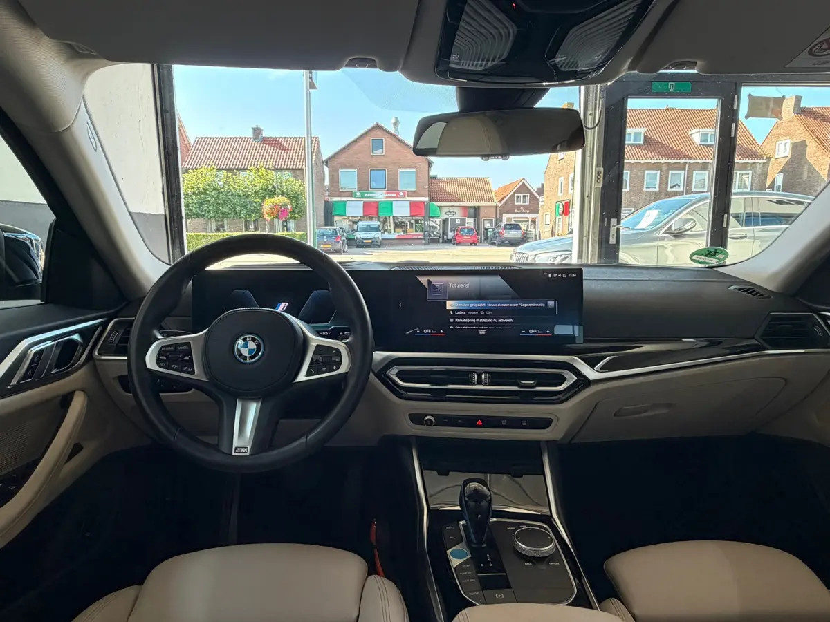EDrive40 High Executive 84 kWh, NL-auto, SOH 96.6%, Lederen bekleding, Laser Lights,M-Stuur
