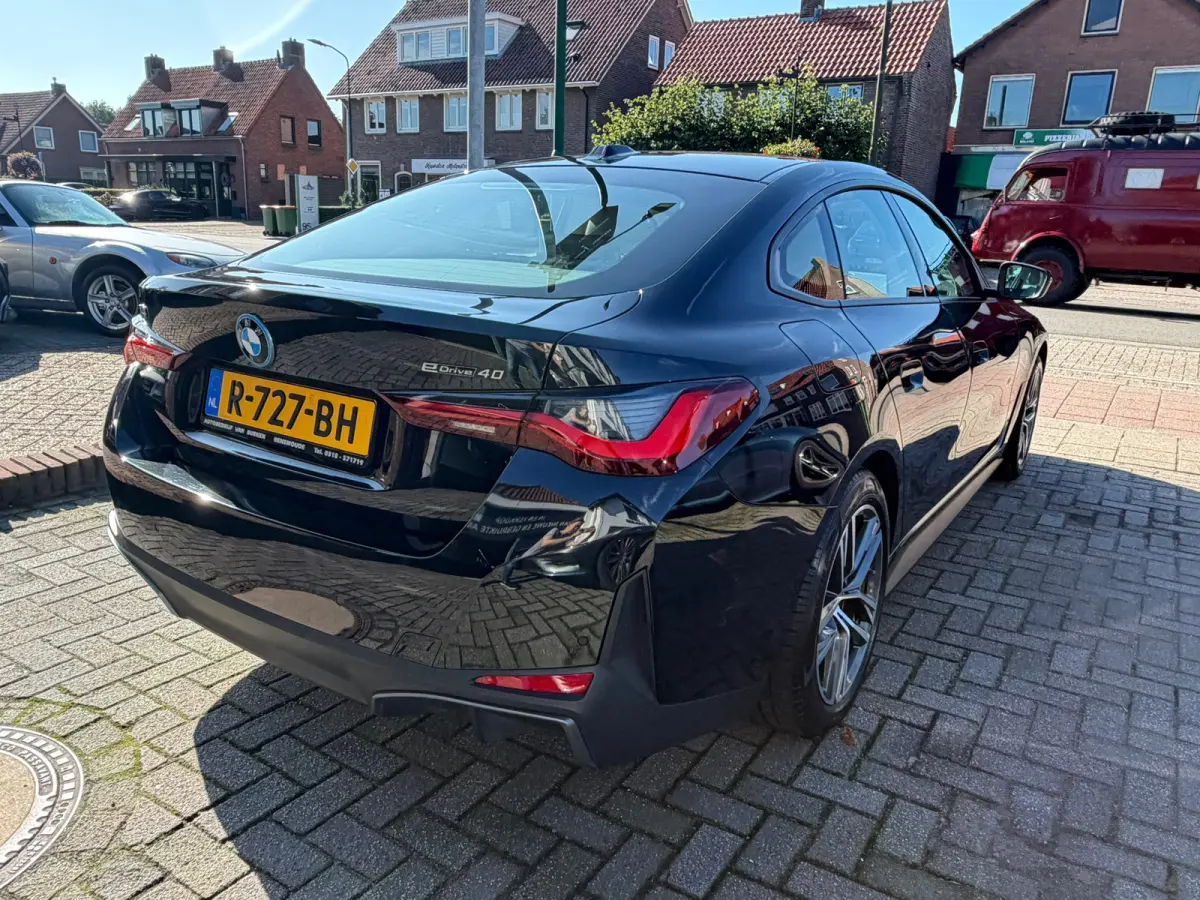 EDrive40 High Executive 84 kWh, NL-auto, SOH 96.6%, Lederen bekleding, Laser Lights,M-Stuur