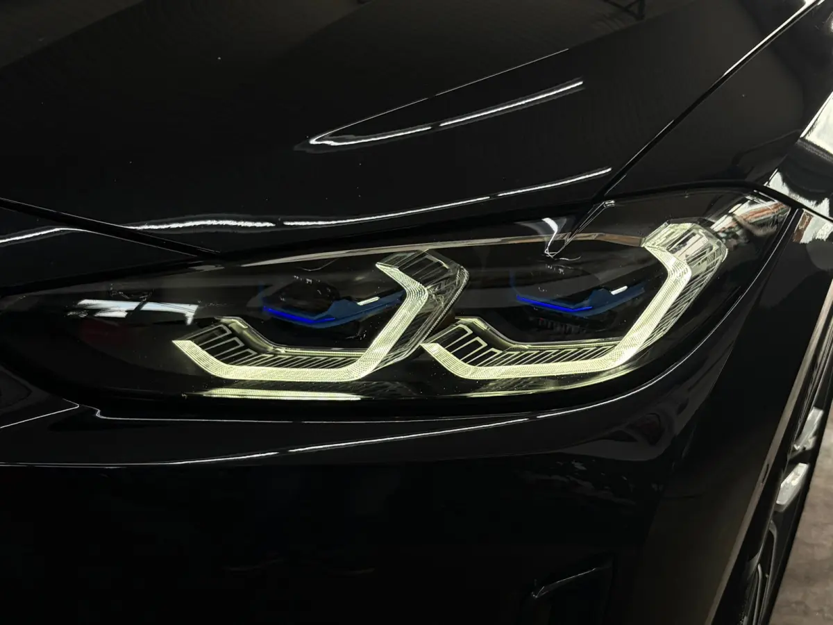 EDrive40 High Executive 84 kWh, NL-auto, SOH 96.6%, Lederen bekleding, Laser Lights,M-Stuur