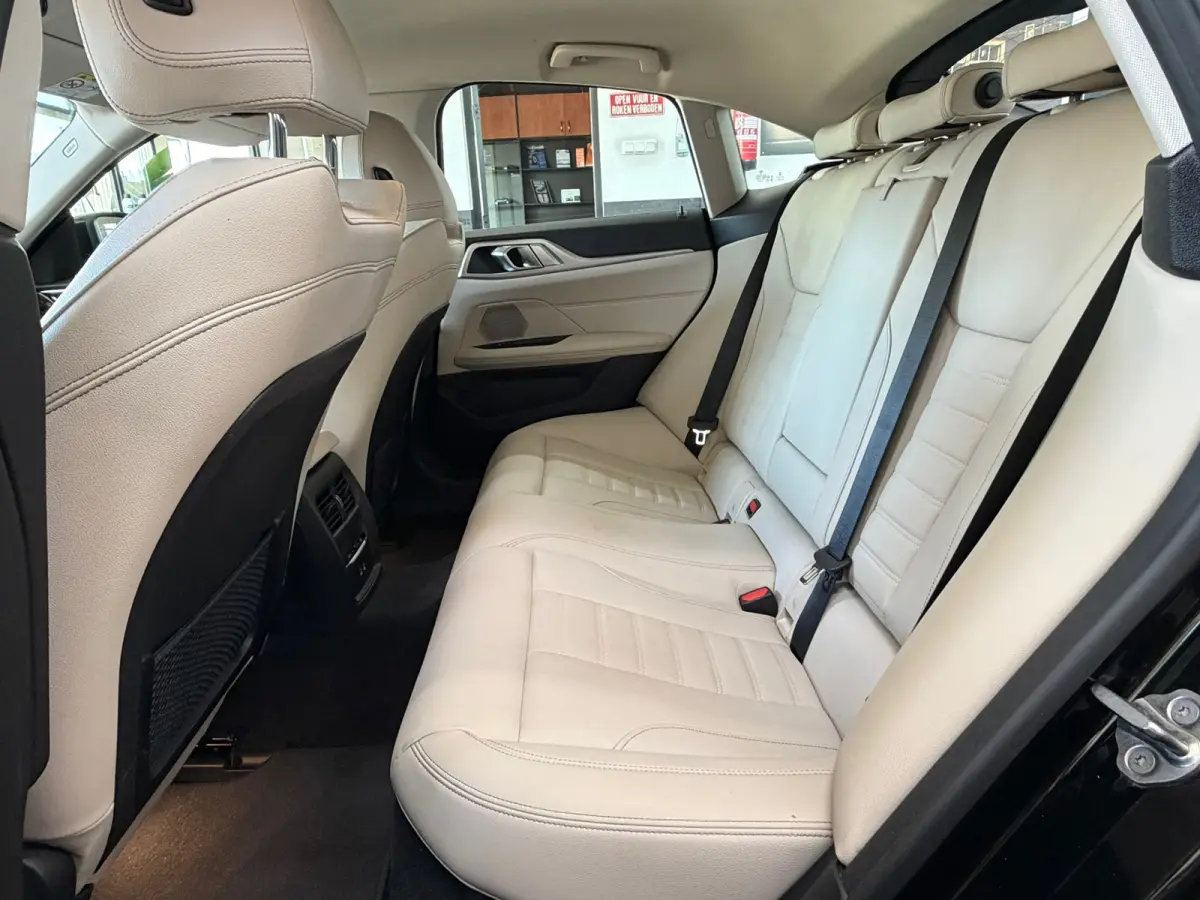 EDrive40 High Executive 84 kWh, NL-auto, SOH 96.6%, Lederen bekleding, Laser Lights,M-Stuur