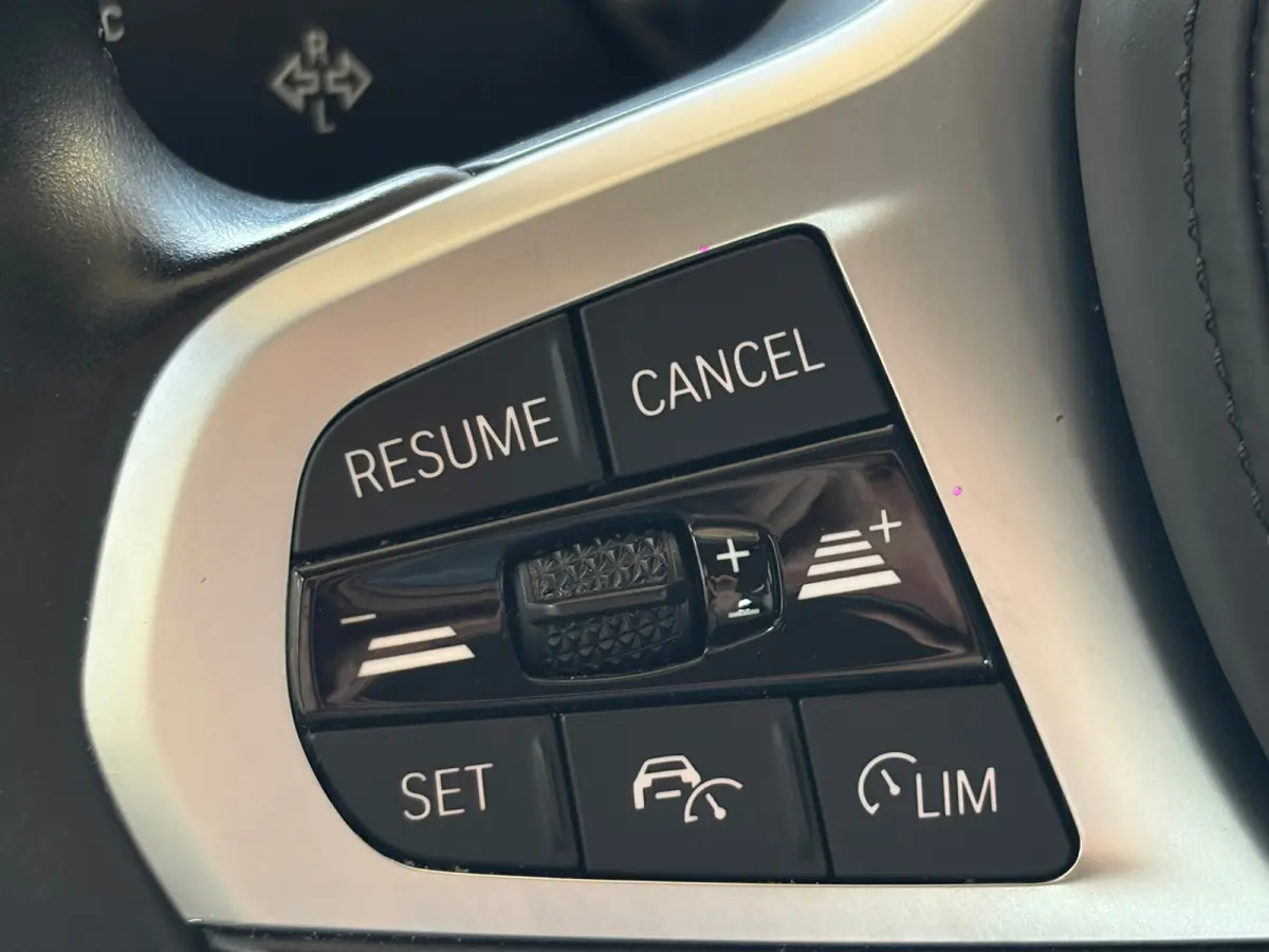 EDrive40 High Executive 84 kWh, NL-auto, SOH 96.6%, Lederen bekleding, Laser Lights,M-Stuur