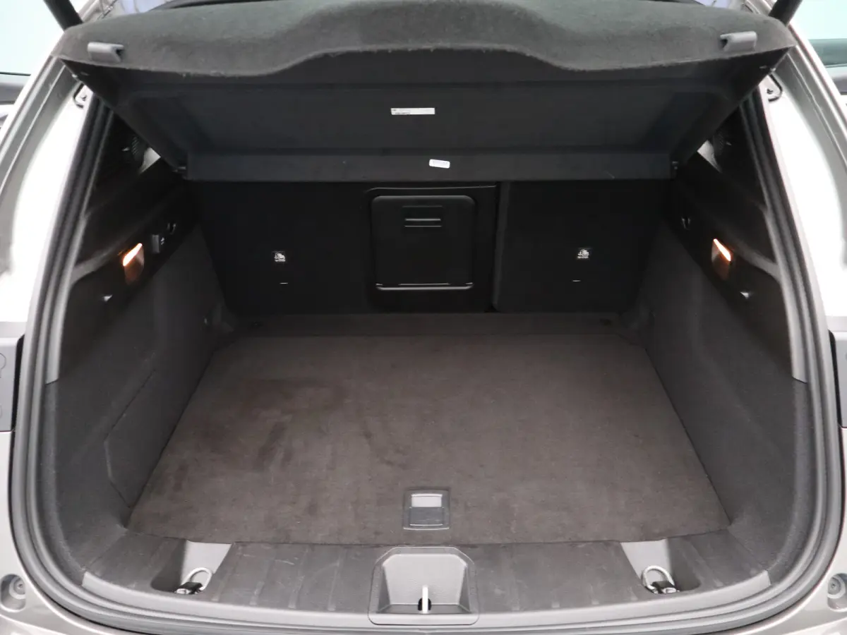 1.5T Hybrid Veloce | Achterbank met armsteun en skiluik | Achteruitrij assistent | Achteruitrijcamera