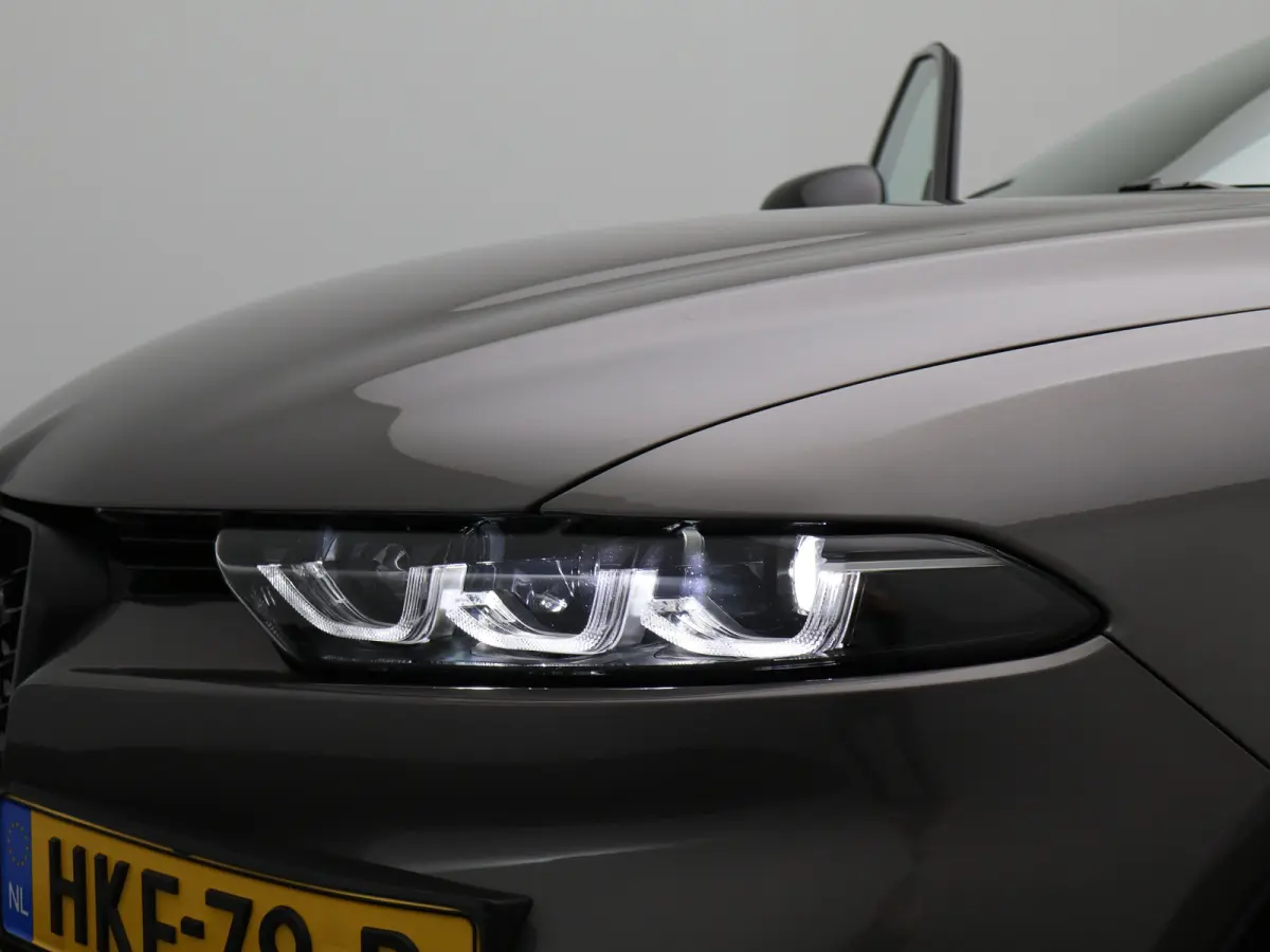1.5T Hybrid Veloce | Achterbank met armsteun en skiluik | Achteruitrij assistent | Achteruitrijcamera