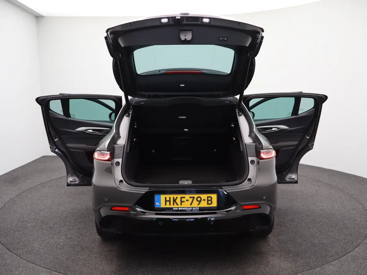 1.5T Hybrid Veloce | Achterbank met armsteun en skiluik | Achteruitrij assistent | Achteruitrijcamera