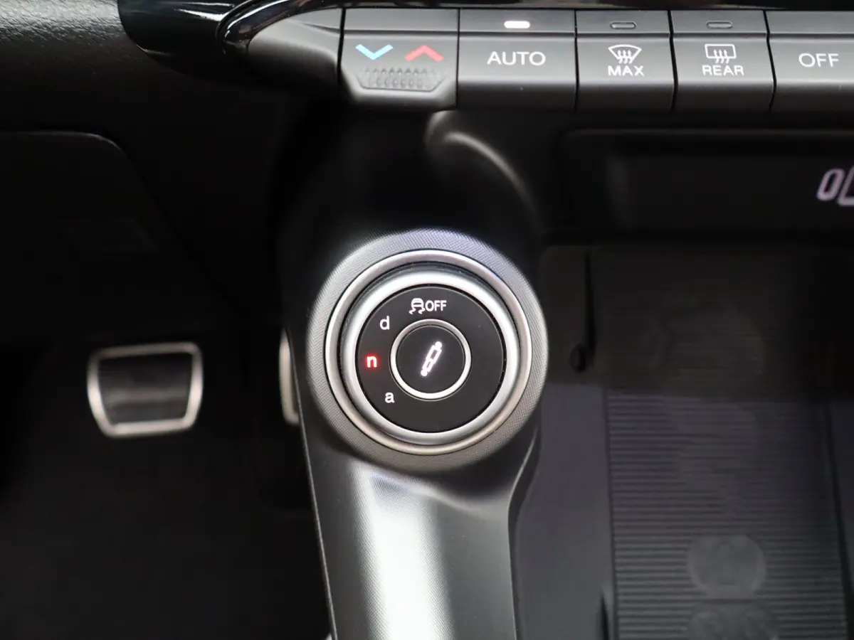 1.5T Hybrid Veloce | Achterbank met armsteun en skiluik | Achteruitrij assistent | Achteruitrijcamera