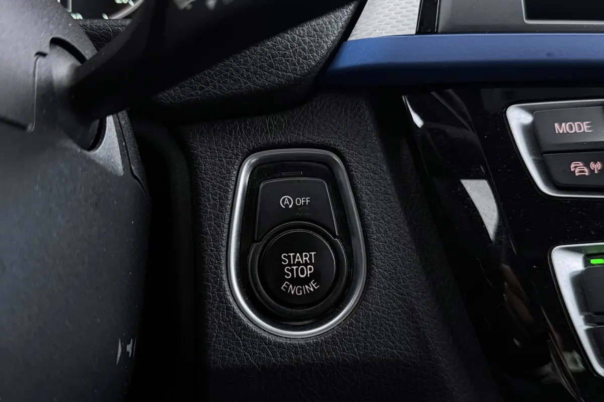 320i Corporate Lease High Executive M-Sport | Org NL | Breed Navi | Sportstoelen | Stoelverwarming | Leer |