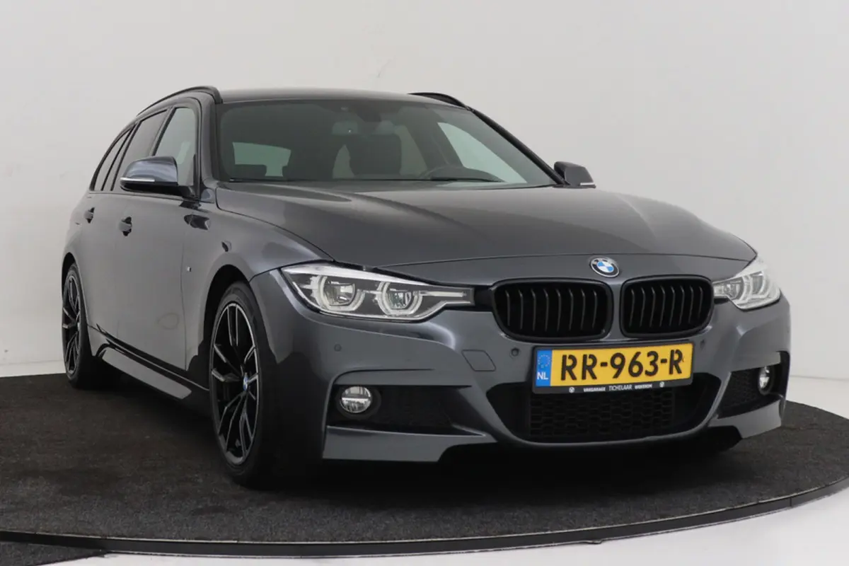 320i Corporate Lease High Executive M-Sport | Org NL | Breed Navi | Sportstoelen | Stoelverwarming | Leer |