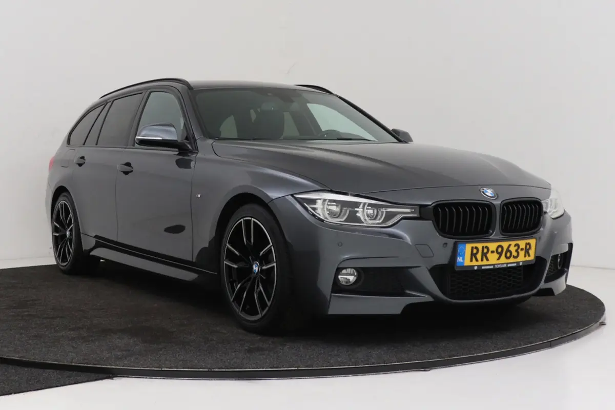320i Corporate Lease High Executive M-Sport | Org NL | Breed Navi | Sportstoelen | Stoelverwarming | Leer |