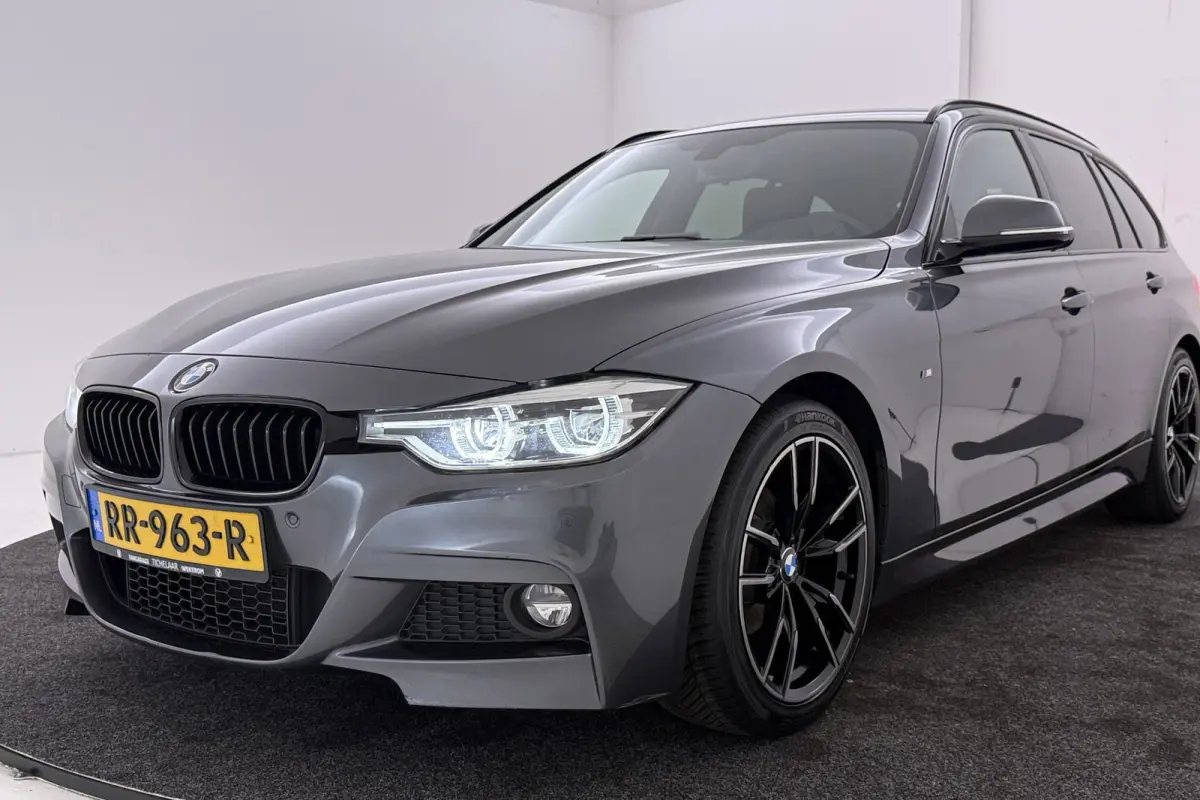 320i Corporate Lease High Executive M-Sport | Org NL | Breed Navi | Sportstoelen | Stoelverwarming | Leer |