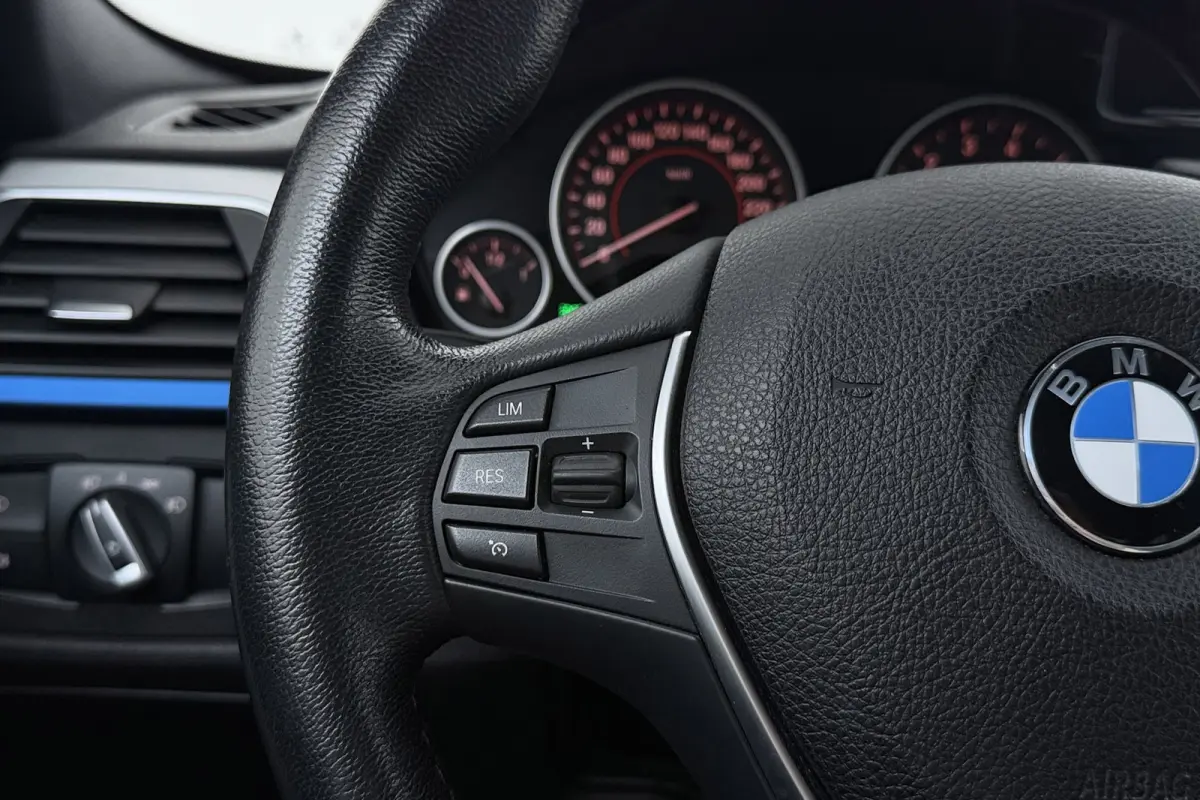 320i Corporate Lease High Executive M-Sport | Org NL | Breed Navi | Sportstoelen | Stoelverwarming | Leer |