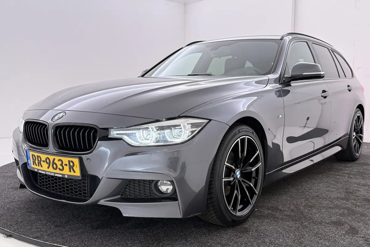 320i Corporate Lease High Executive M-Sport | Org NL | Breed Navi | Sportstoelen | Stoelverwarming | Leer |