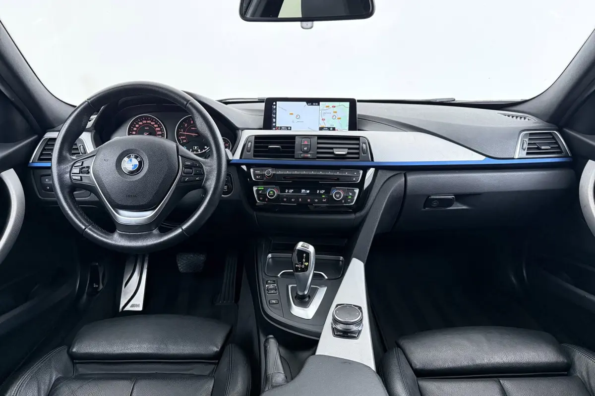 320i Corporate Lease High Executive M-Sport | Org NL | Breed Navi | Sportstoelen | Stoelverwarming | Leer |